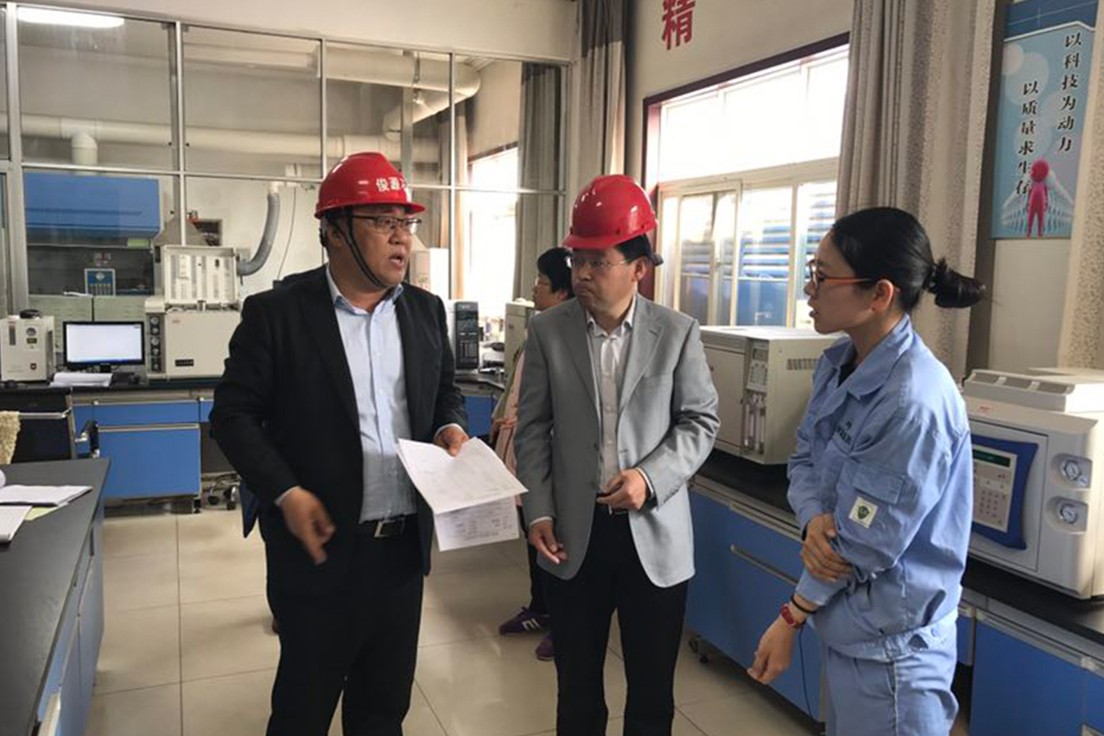 8、農高區(qū)管委會副主任胥華遠一行到集團公司調研.jpg